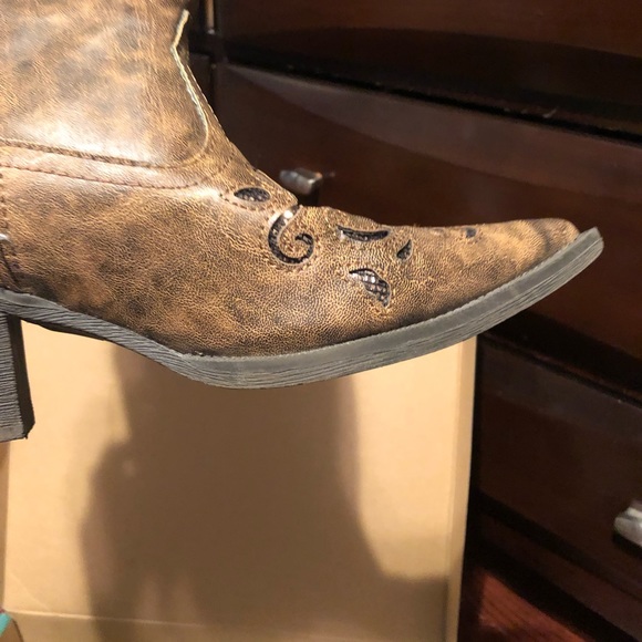 Roper Pointed Toe Boots - Picture 7 of 7